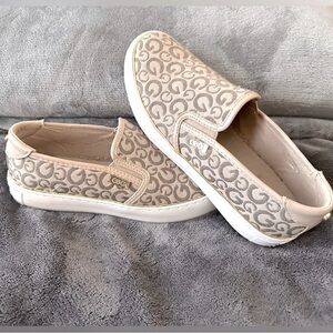 ✨Guess Fashionable flats✨